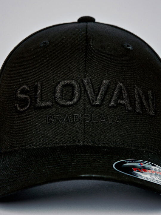 Šiltovka čierna 3D výšivka Slovan